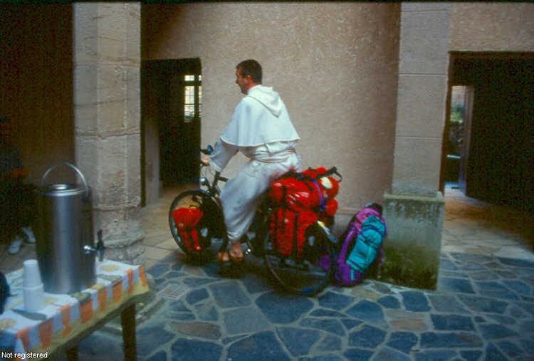 Paul Emannuelle, gastenpater in 2000 in Conques,